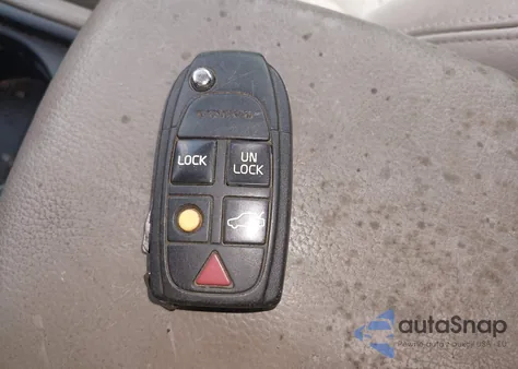 2004 Volvo V70 2.4 из США, поврежденный, VIN YV1SW61T542451108